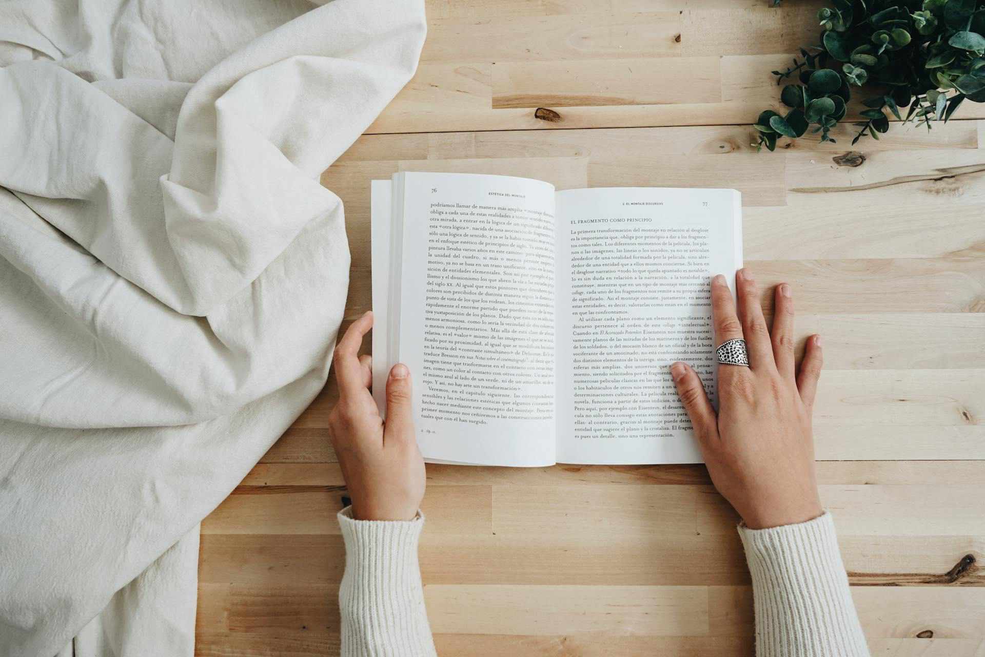 Lectora con libro